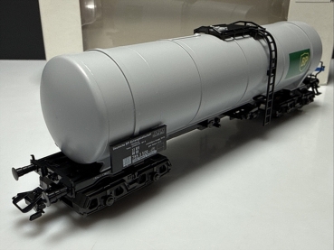 Preview: Märklin 4758 Kesselwagen BP 4 achsig grau