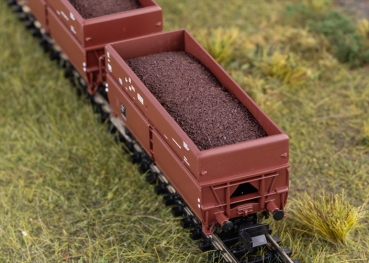 Preview: Minitrix 15013 Display mit 10 Selbstentladewagen Erz IId
