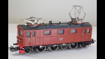 Preview: Märklin 3030-2 Schwedenlok braun AC analog