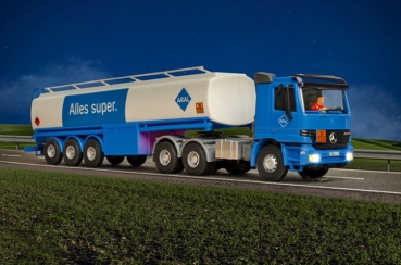 Viessmann 8033 MB Actros 3-achsig Tankwagen 