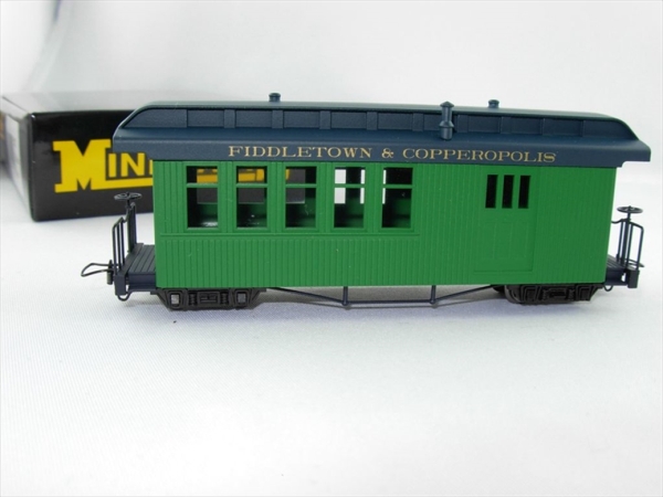 Minitrains 5133 Personen-Packwagen grün