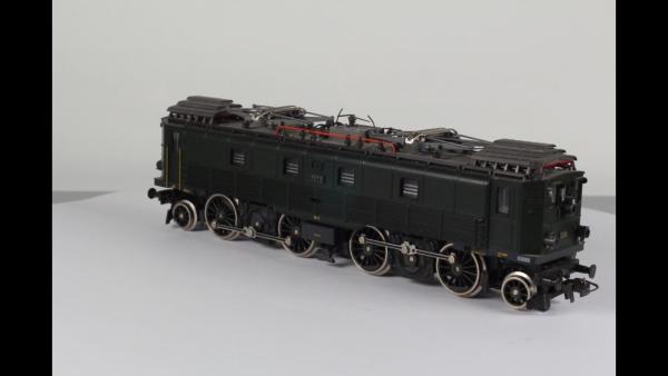 Roco 04191A Be 4/6 E-Lok SBB grün DC analog