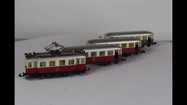 Arnold 2960 Tramm mit 4 Wagen analog