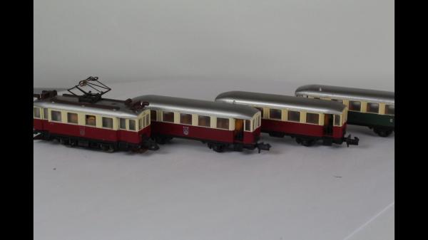 Arnold 2960 Tramm mit 4 Wagen analog