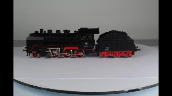 Märklin 3003-7 Dampflok mit Tender BR 24 AC analog