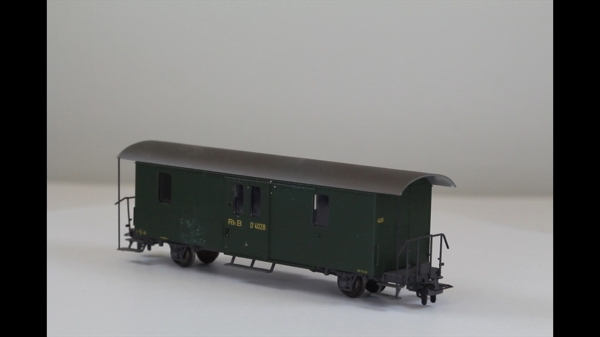 Bemo3264-1 Gepäckwagen RhB D4028 grün
