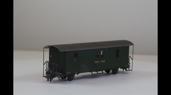 Bemo3264-1 Gepäckwagen RhB D4028 grün