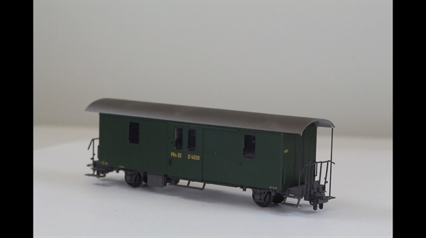 Bemo3264-1 Gepäckwagen RhB D4028 grün