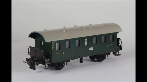 TrixExpress 3303-1 Personenwagen 2 Kl. DC