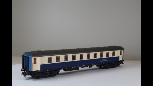 Märklin 42752-4 Oltimer Wagen,beleuchtet+Figuten