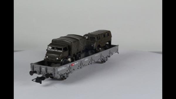 Roco 66739 Rungenwagen SBB mit 2 Militärfahrzeuge